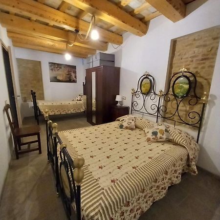 הוילה Castelleone di Suasa Casa Borgo Fonte מראה חיצוני תמונה