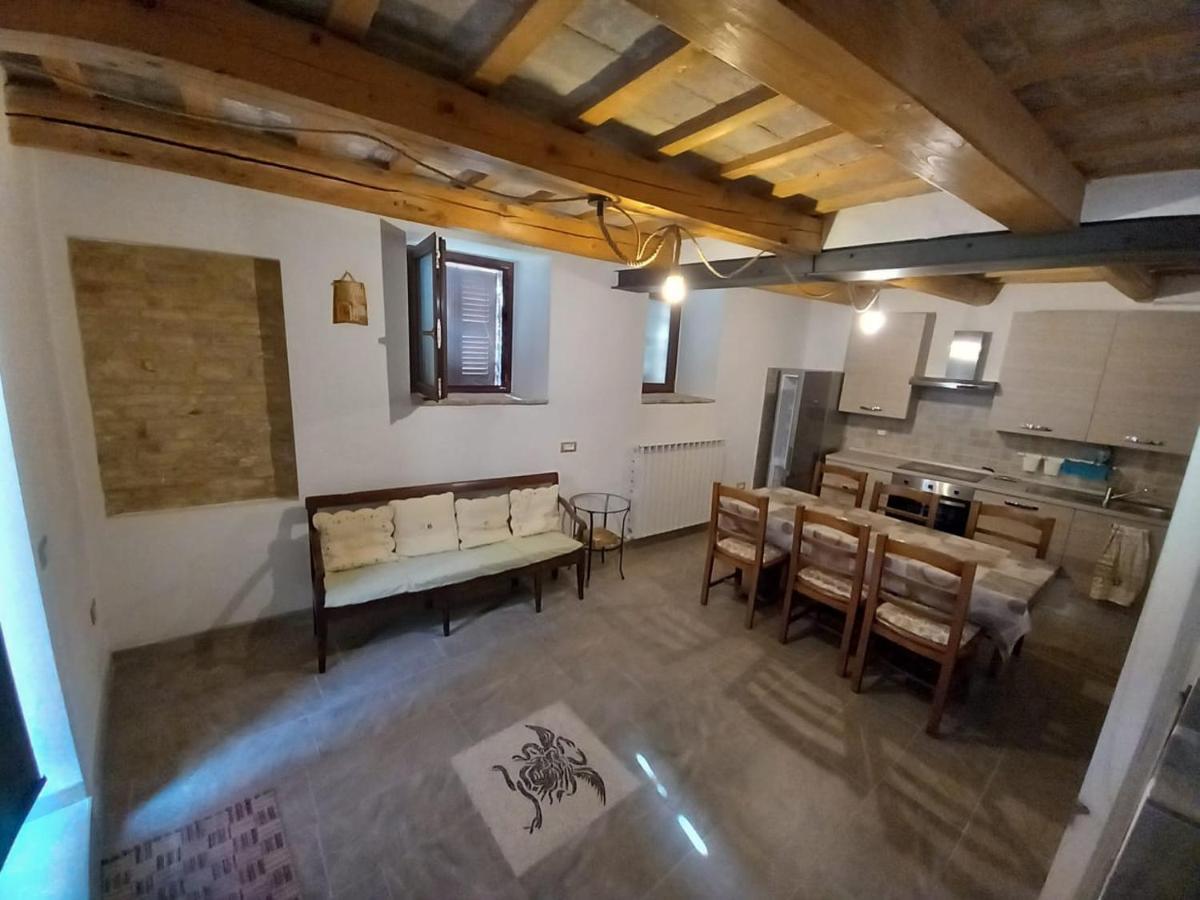 הוילה Castelleone di Suasa Casa Borgo Fonte מראה חיצוני תמונה