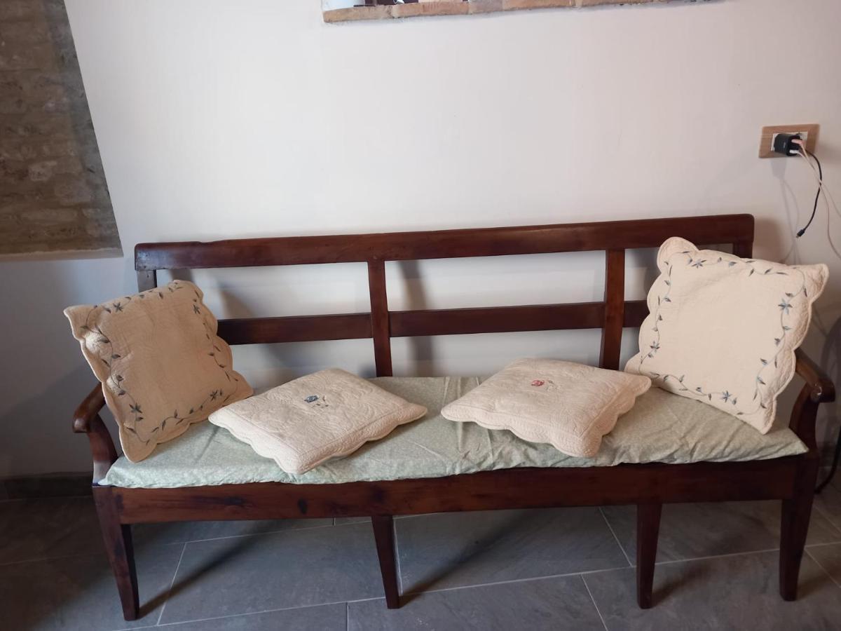 הוילה Castelleone di Suasa Casa Borgo Fonte מראה חיצוני תמונה