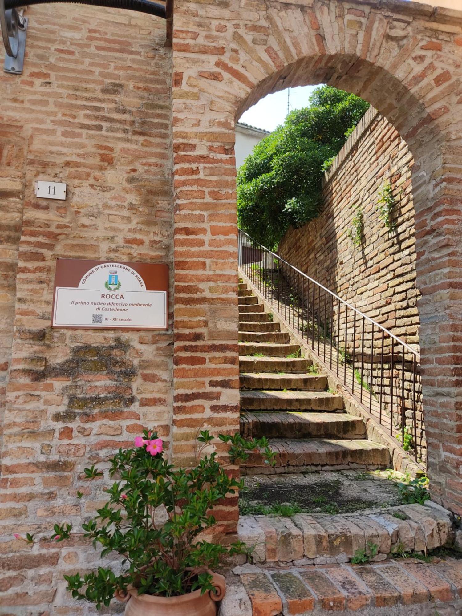 הוילה Castelleone di Suasa Casa Borgo Fonte מראה חיצוני תמונה